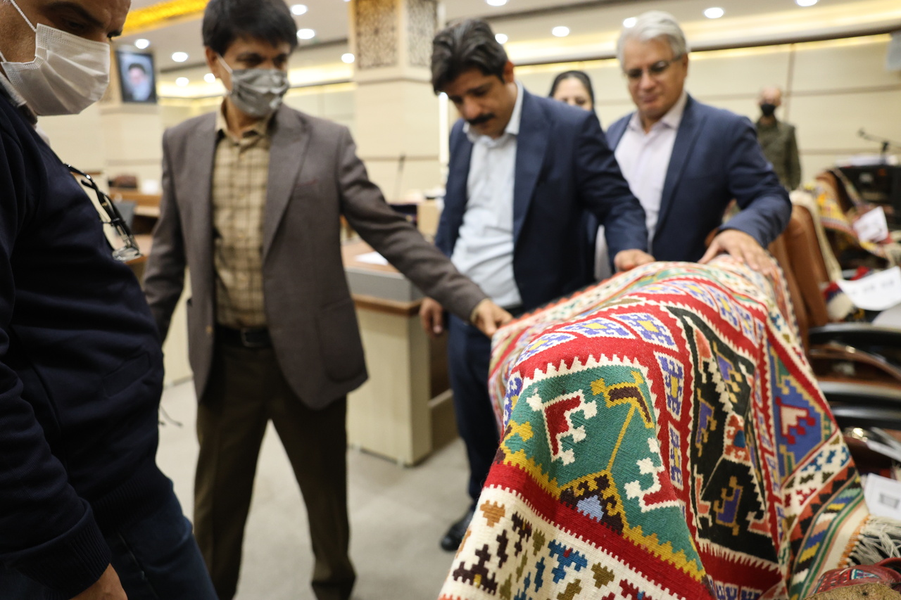 درخشش هنرمندان فیروزآبادی در مهر اصالت ملی/ ۹ نشان معتبر برای صنایع‌دستی شهرستان