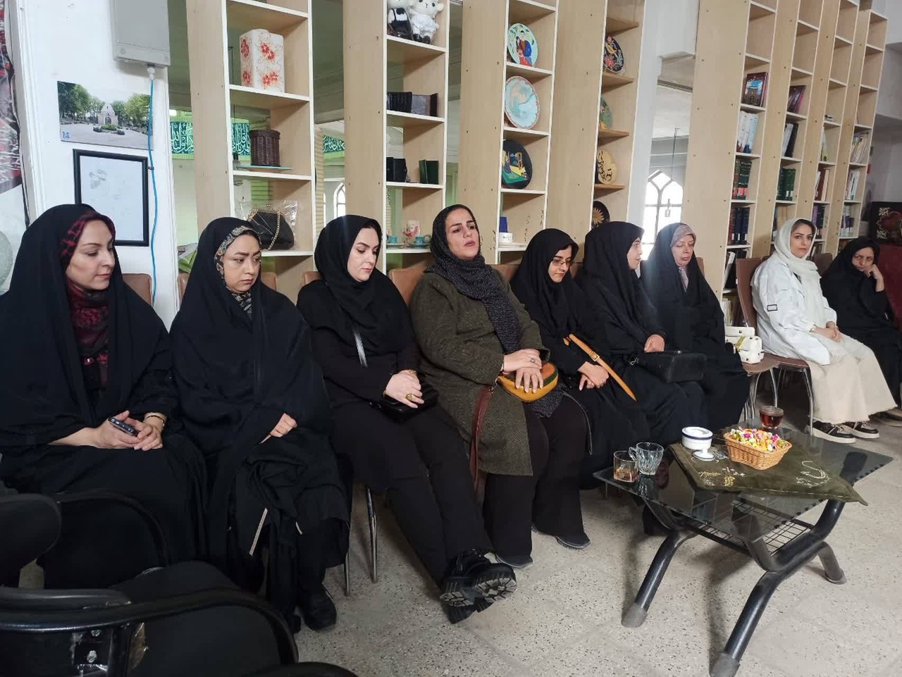 برگزاری نشست صمیمانه فعالان صنایع‌دستی شهرستان پیشوا در اداره میراث‌فرهنگی