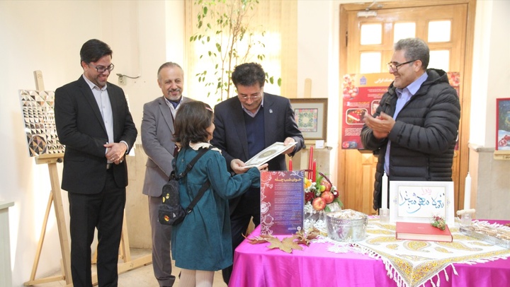 تقدیر رئیس پژوهشگاه از شرکت کنندگان در رخداد فرهنگی و نمایشگاه گروهی هنری «یلدا، نغمه مهر و میترا»