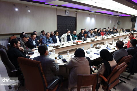 نشست هم اندیشی مدیرکل میراث فرهنگی، گردشگری و صنایع دستی استان کردستان با فعالان دفاتر خدمات مسافرتی