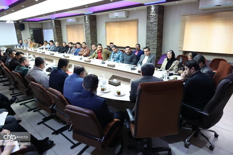 نشست هم اندیشی مدیرکل میراث فرهنگی، گردشگری و صنایع دستی استان کردستان با فعالان دفاتر خدمات مسافرتی