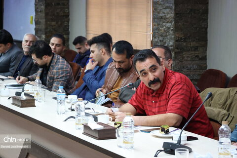 نشست هم اندیشی مدیرکل میراث فرهنگی، گردشگری و صنایع دستی استان کردستان با فعالان دفاتر خدمات مسافرتی