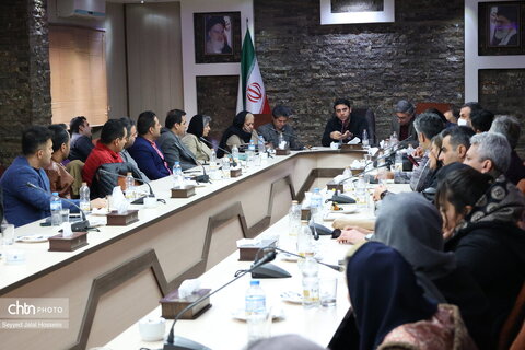 نشست هم اندیشی مدیرکل میراث فرهنگی، گردشگری و صنایع دستی استان کردستان با فعالان دفاتر خدمات مسافرتی