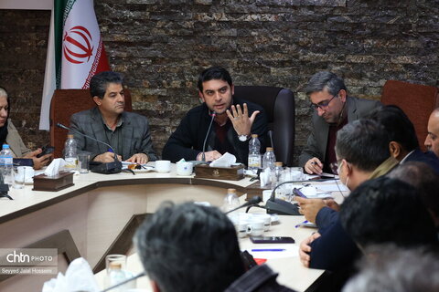 نشست هم اندیشی مدیرکل میراث فرهنگی، گردشگری و صنایع دستی استان کردستان با فعالان دفاتر خدمات مسافرتی