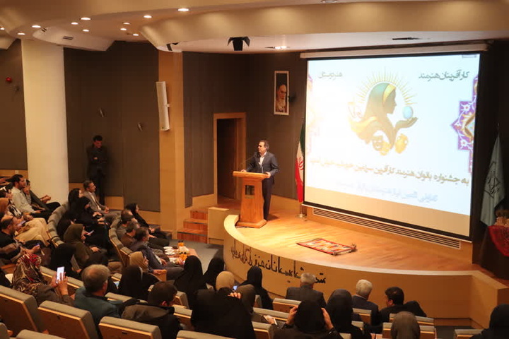 اختتامیه جشنواره بانوان هنرمند کارآفرین خراسان رضوی در مشهد برگزار شد