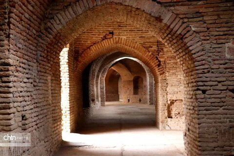 کاروانسرای ینگی امام: بنای آجری صفوی که میراث‌دار تاریخ جاده ابریشم در استان البرز است.