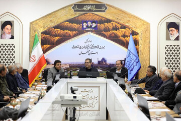 نشست تخصصی هم‌اندیشی برگزاری حراج آثار فاخر صنایع‌دستی اصفهان