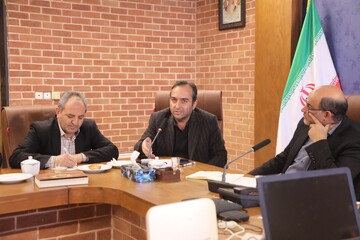 ظرفیت تولید ورنی در شهرستان اصلاندوز کم‌نظیر است/ لزوم برنامه‌ریزی برای بازاریابی و فروش صنایع‌دستی