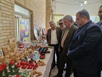 افتتاح نمایشگاه یلدایی صنایع‌دستی در تاکستان