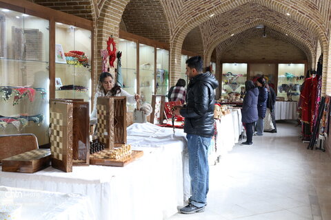 خانه کُرد سنندج میزبان نمایشگاه صنایع‌دستی ویژه شب چله شد