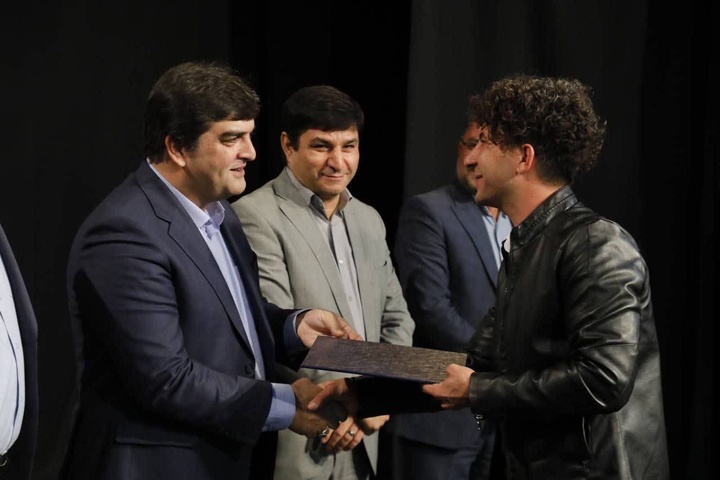 تجلیل از داوطلبان پویش مردمی «نذر آب» در احیای آب‌انبار حاج عبدالوهاب انصاری اردکان