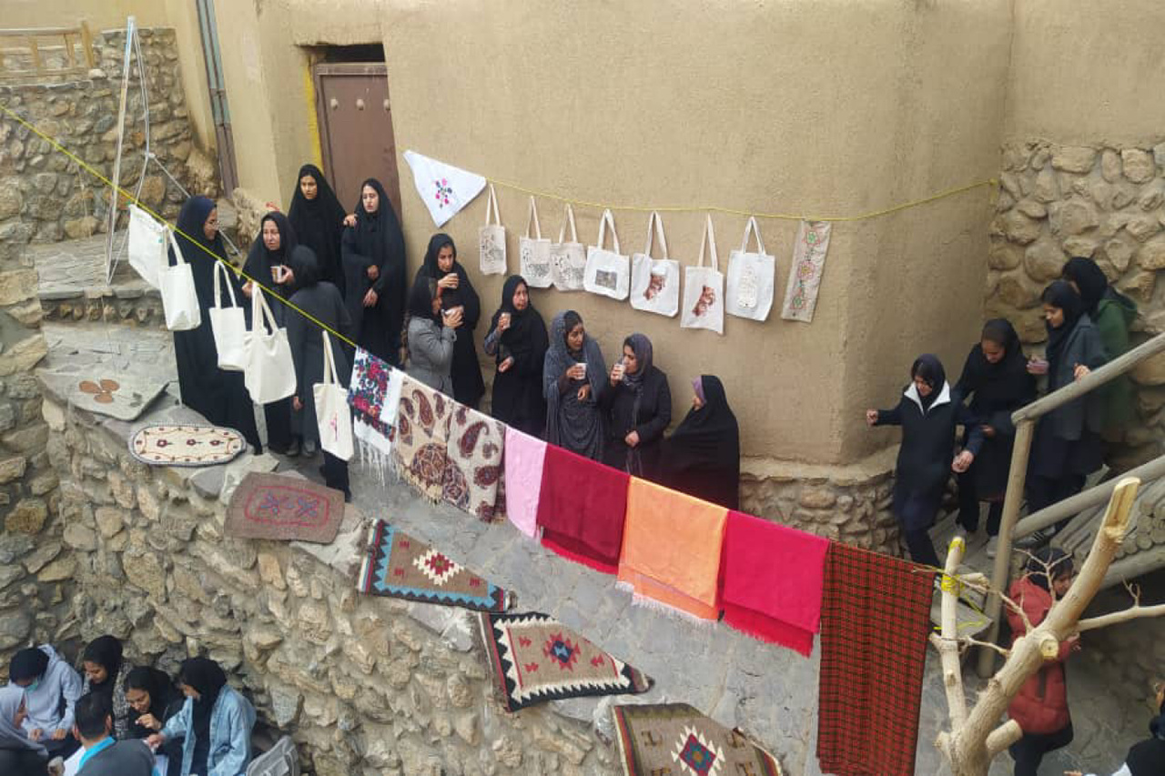 برگزاری نمایشگاه صنایعدستی در روستای قلعهبالا