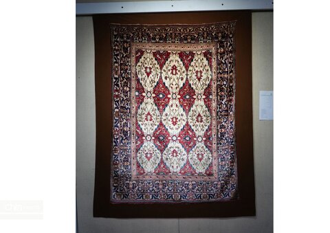 موزه فرش ایران؛ جایی که تار و پود به سخن می‌آیند