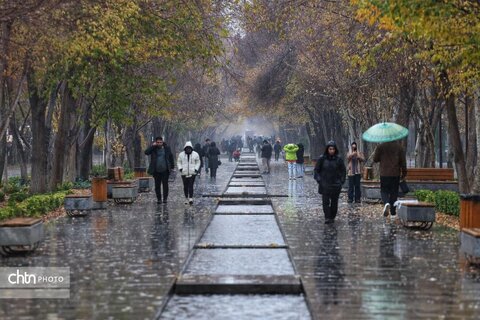 اولین بارش باران در محور فرهنگی و تاریخی چهارباغ اصفهان