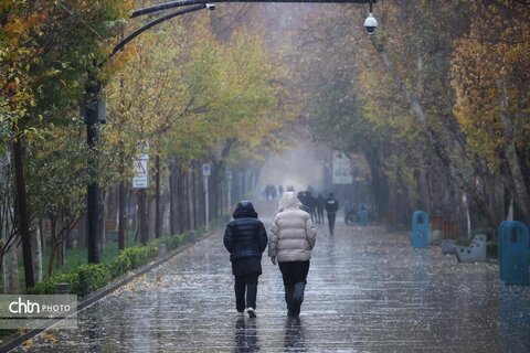 اولین بارش باران در محور فرهنگی و تاریخی چهارباغ اصفهان