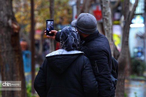 اولین بارش باران در محور فرهنگی و تاریخی چهارباغ اصفهان