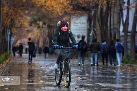 اولین بارش باران در محور فرهنگی و تاریخی چهارباغ اصفهان