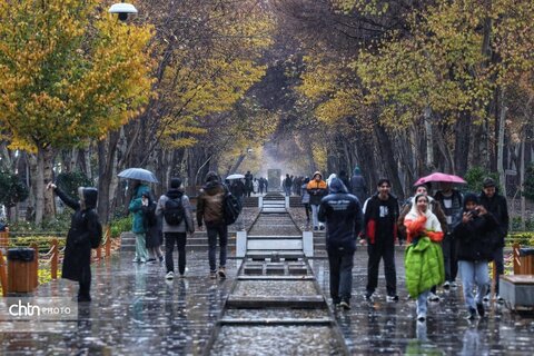 اولین بارش باران در محور فرهنگی و تاریخی چهارباغ اصفهان