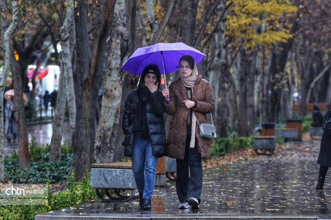 اولین بارش باران در محور فرهنگی و تاریخی چهارباغ اصفهان