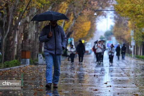 اولین بارش باران در محور فرهنگی و تاریخی چهارباغ اصفهان