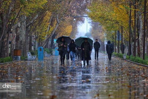 اولین بارش باران در محور فرهنگی و تاریخی چهارباغ اصفهان