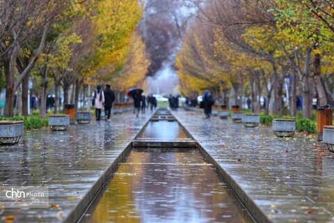 اولین بارش باران در محور فرهنگی و تاریخی چهارباغ اصفهان