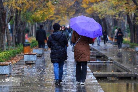 اولین بارش باران در محور فرهنگی و تاریخی چهارباغ اصفهان