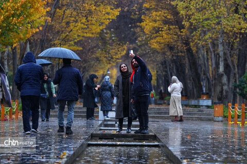 اولین بارش باران در محور فرهنگی و تاریخی چهارباغ اصفهان