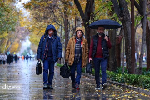 اولین بارش باران در محور فرهنگی و تاریخی چهارباغ اصفهان