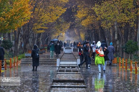 اولین بارش باران در محور فرهنگی و تاریخی چهارباغ اصفهان