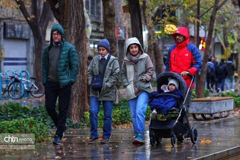 اولین بارش باران در محور فرهنگی و تاریخی چهارباغ اصفهان