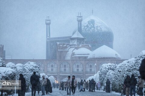 اولین بارش برف در مجموعه جهانی میدان امام (ره)(نقش جهان)