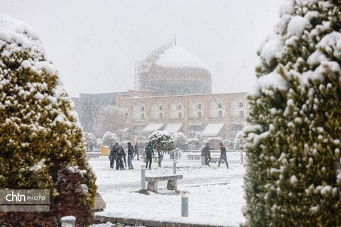 اولین بارش برف در مجموعه جهانی میدان امام (ره)(نقش جهان)