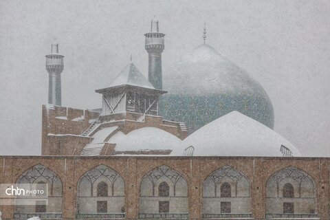 اولین بارش برف در مجموعه جهانی میدان امام (ره)(نقش جهان)