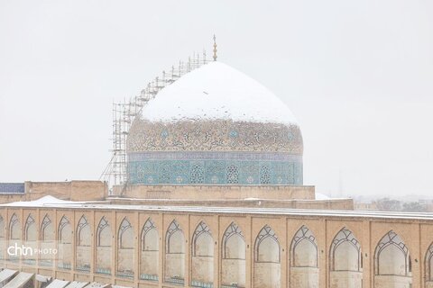 اولین بارش برف در مجموعه جهانی میدان امام (ره)(نقش جهان)