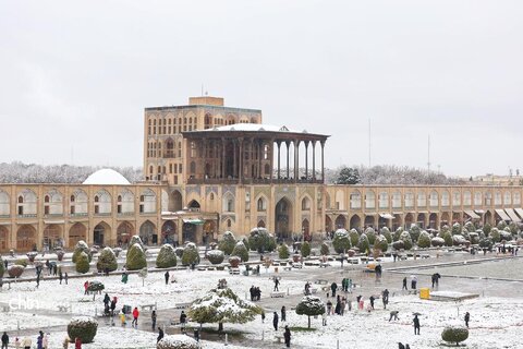 اولین بارش برف در مجموعه جهانی میدان امام (ره)(نقش جهان)