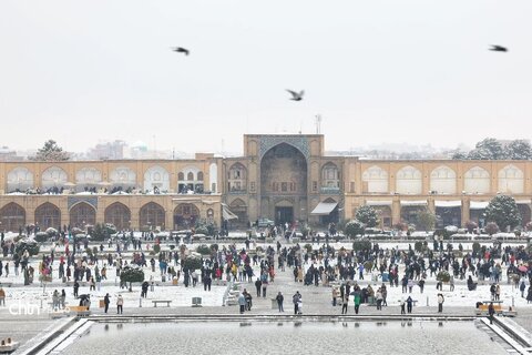 اولین بارش برف در مجموعه جهانی میدان امام (ره)(نقش جهان)