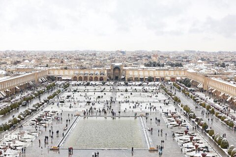 اولین بارش برف در مجموعه جهانی میدان امام (ره)(نقش جهان)