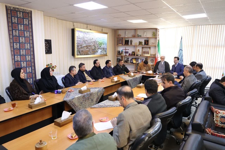 کردستان از ظرفیت بالایی در توسعه بوم‌گردی برخوردار است/ بازآفرینی عمارت خسروآباد، فرصتی برای توسعه گردشگری فرهنگی استان/ صنایع‌دستی بخشی از هویت تاریخی استان است