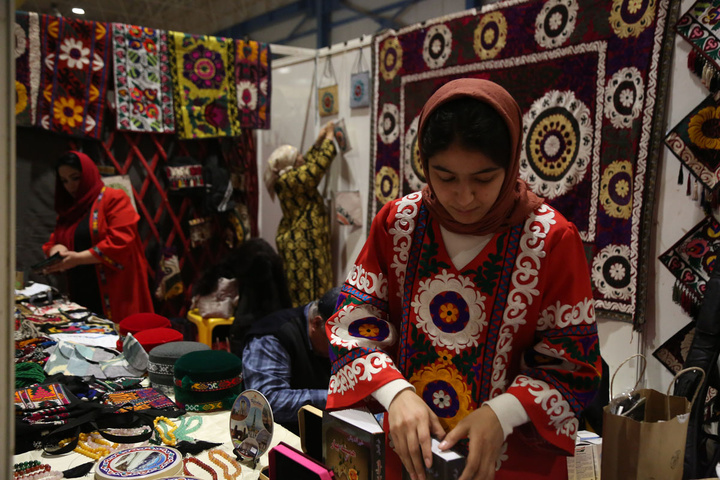 غرفه‌هایی فراتر از مرزها؛ هم‌زبانی هنر در جشنواره فرهنگ اقوام