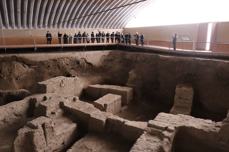 بازدید ادیبان و پزشکان آسیای میانه از بناهای تاریخی همدان