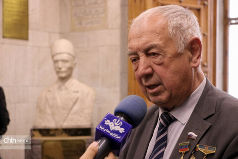 بازدید ادیبان و پزشکان آسیای میانه از بناهای تاریخی همدان