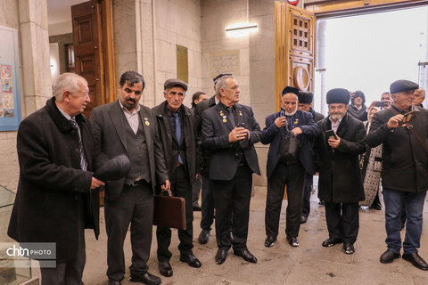 بازدید ادیبان و پزشکان آسیای میانه از بناهای تاریخی همدان