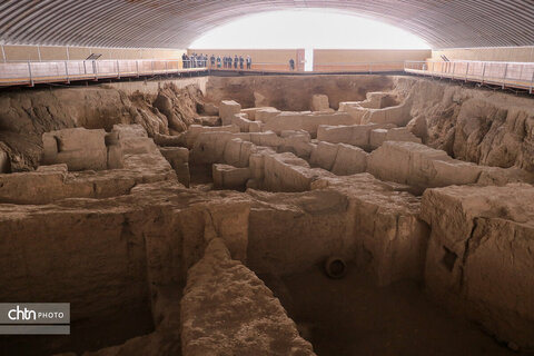 بازدید ادیبان و پزشکان آسیای میانه از بناهای تاریخی همدان