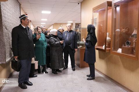 بازدید ادیبان و پزشکان آسیای میانه از بناهای تاریخی همدان