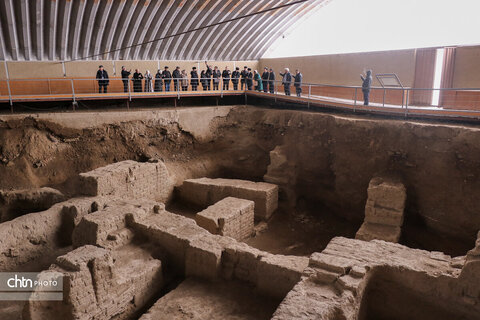بازدید ادیبان و پزشکان آسیای میانه از بناهای تاریخی همدان