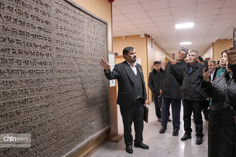 بازدید ادیبان و پزشکان آسیای میانه از بناهای تاریخی همدان