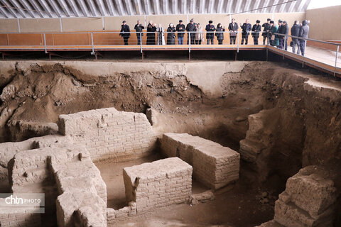 بازدید ادیبان و پزشکان آسیای میانه از بناهای تاریخی همدان