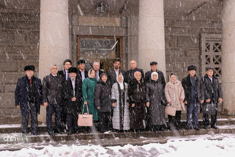 بازدید ادیبان و پزشکان آسیای میانه از بناهای تاریخی همدان