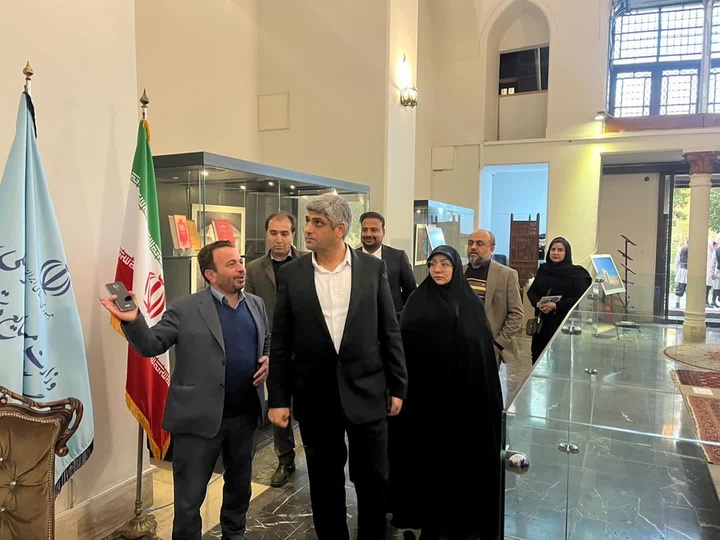 بازدید نماینده مجلس شورای اسلامی از نمایشگاه «از گوهر خراسان تا یلدای گلستان»/هفته فرهنگی فردوس در کاخ گلستان
